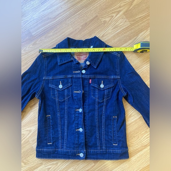 Levi’s dark wash size small Jean jacket - Picture 7 of 10